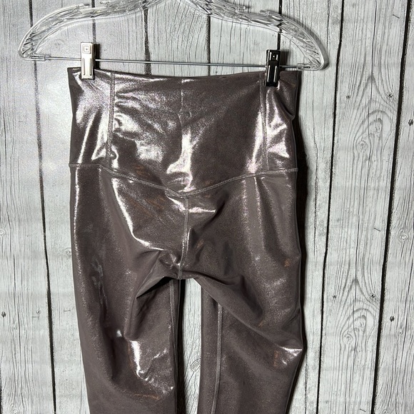 Old navy active silver shine powersoft extra high rise leggings - Picture 4 of 10